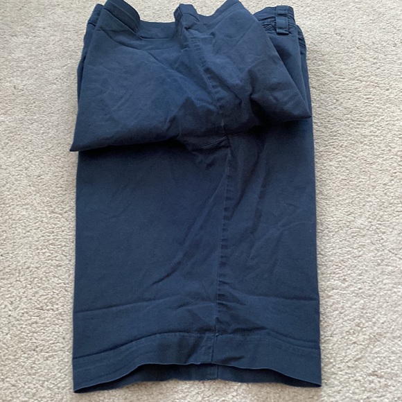 Navy blue Bermuda shorts. Size 10/12. See measurements. - Picture 13 of 16